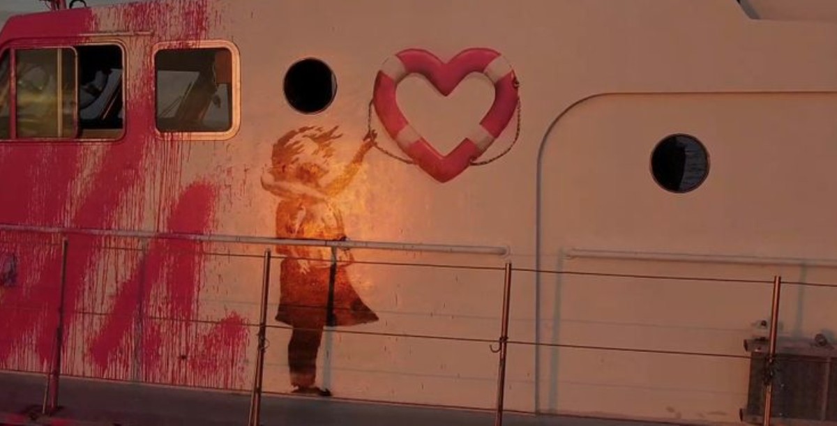 The Art Newspaper: Banksy funds refugee rescue ship in Mediterranean